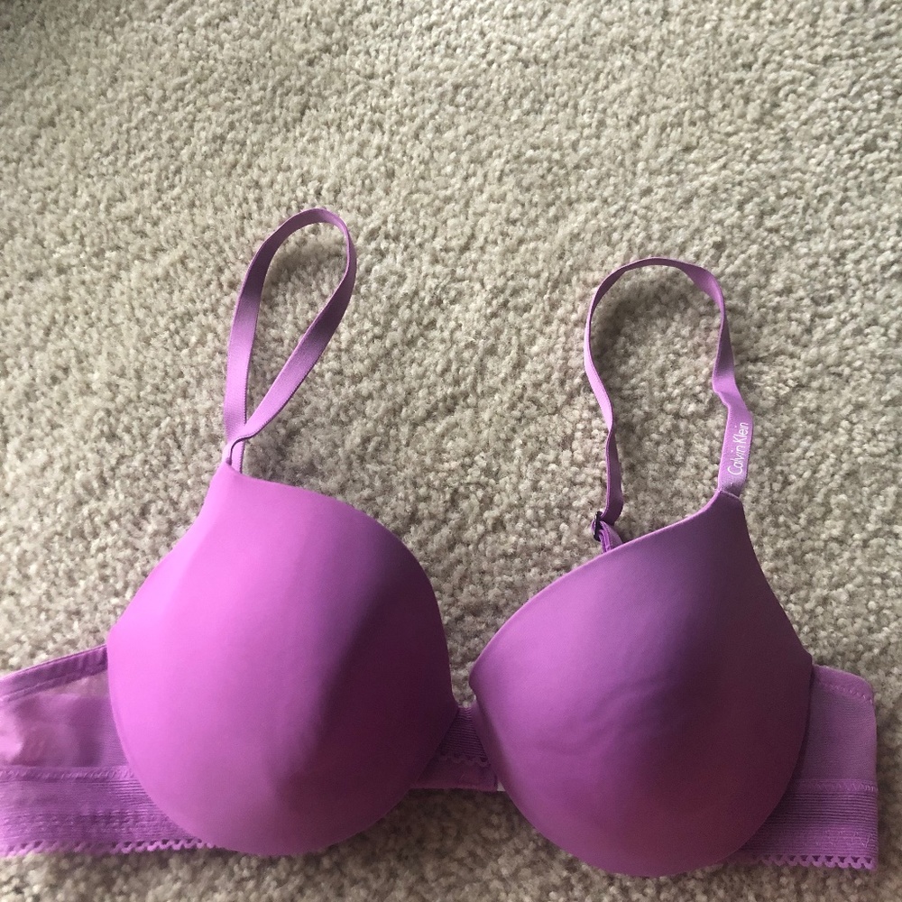 Calvin Klein Lightly Lined Underwire Bra size 32B